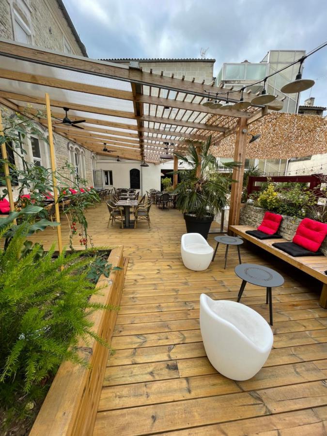 Hotel Restaurant De L'Ecu Жонзак Экстерьер фото