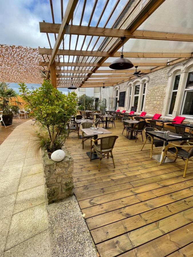 Hotel Restaurant De L'Ecu Жонзак Экстерьер фото