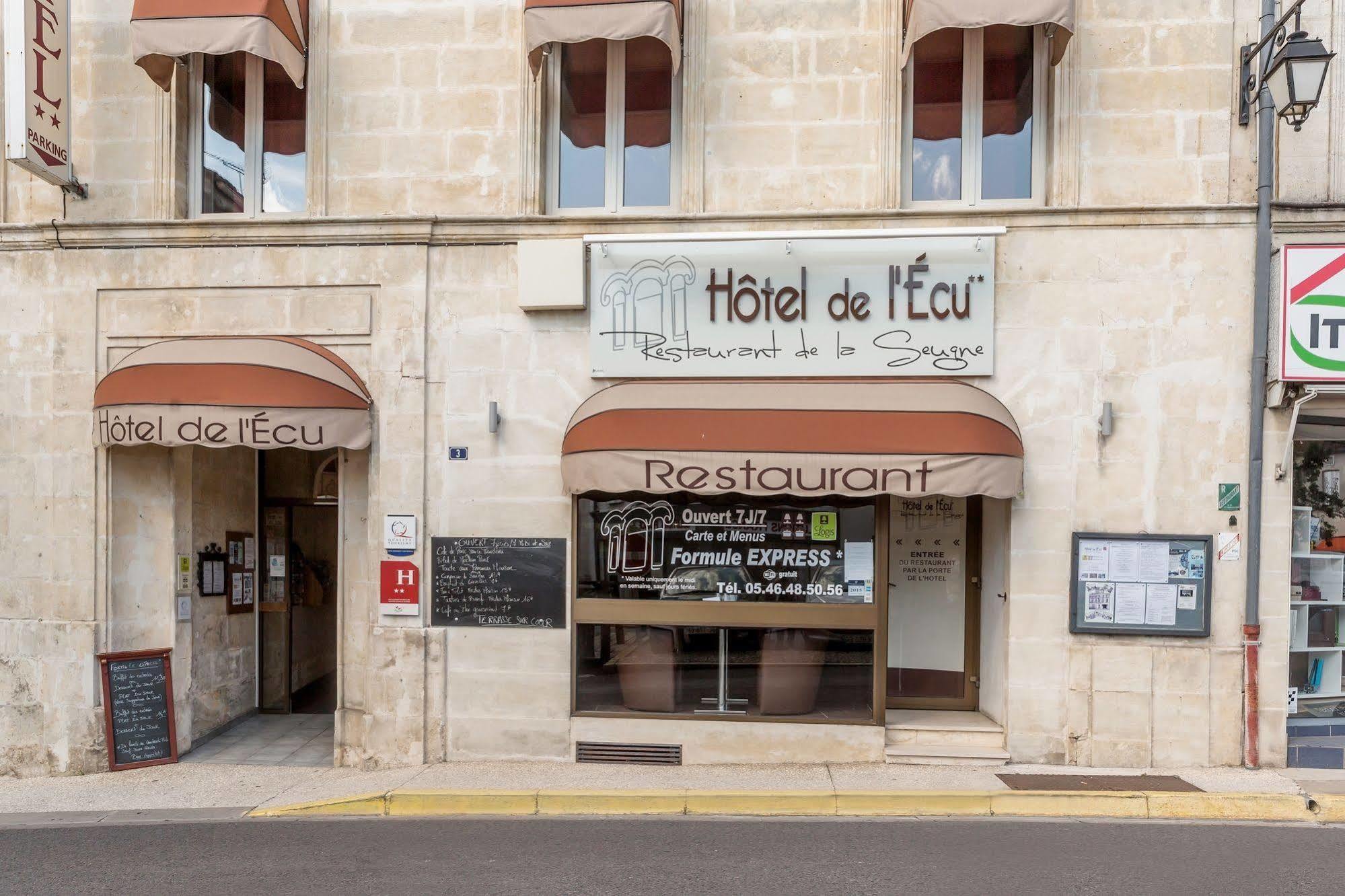 Hotel Restaurant De L'Ecu Жонзак Экстерьер фото